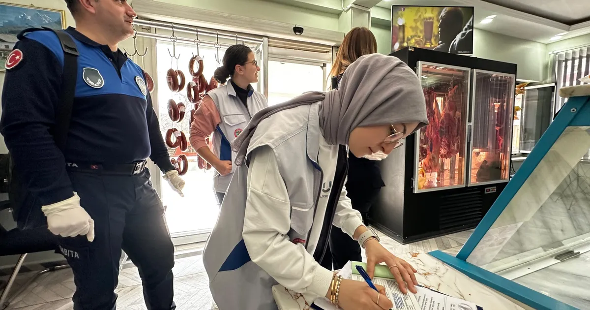 Manisa’da Soma Belediyesi Zabıta Müdürlüğü ve Veteriner İşleri Müdürlüğü ekipleri,