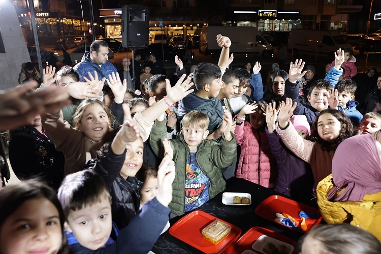 Kütahya Belediyesi tarafından düzenlenen Ramazan etkinlikleri, vatandaşların ilgisi ve çocukların