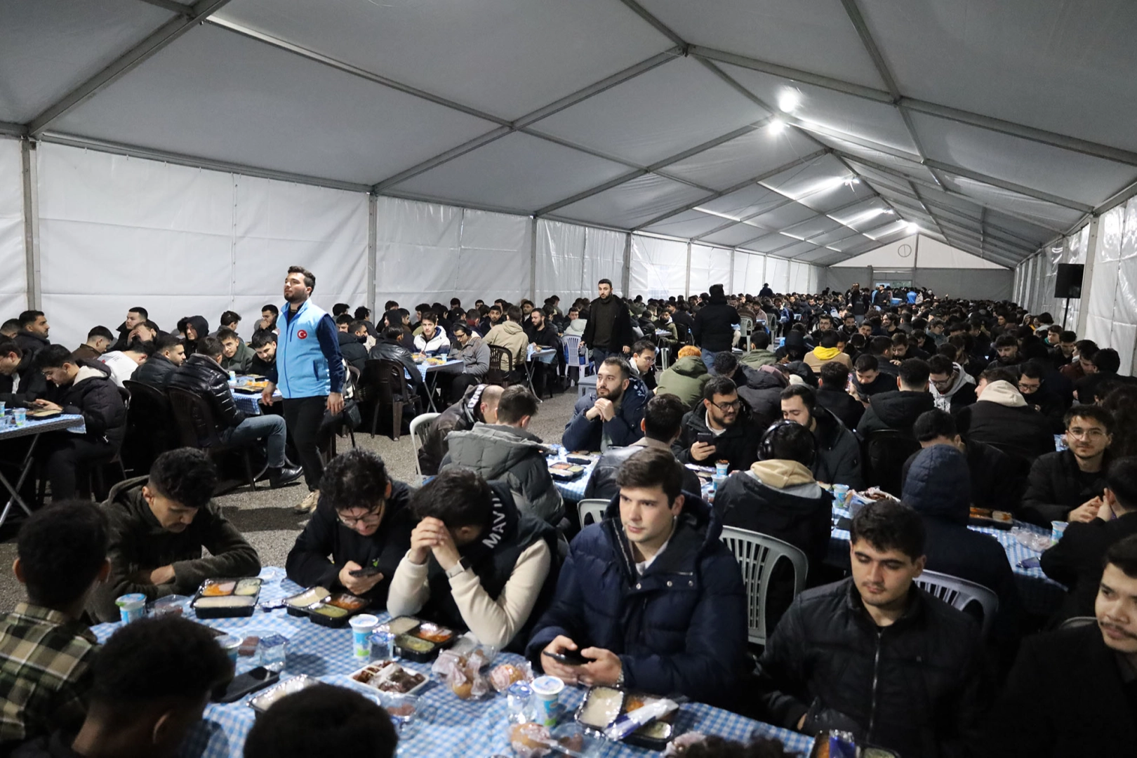 Sakarya Büyükşehir Belediyesi, Kampüs Yerleşkesi’nde kurduğu geleneksel hale gelen iftar