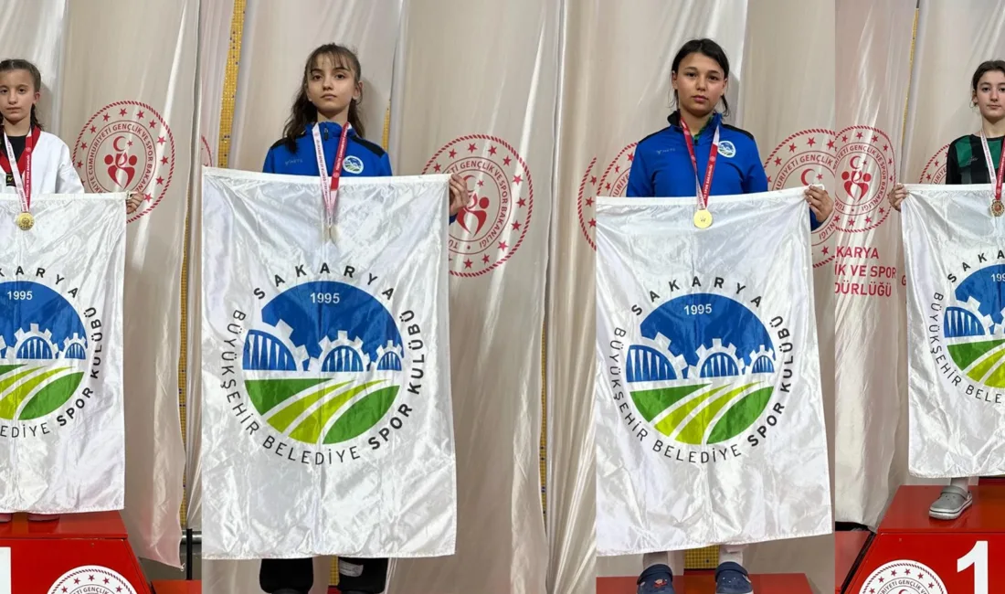 Sakarya Büyükşehir Belediyesi taekwondo sporcuları, Kütahya’da düzenlenen Yıldızlar Türkiye Grup