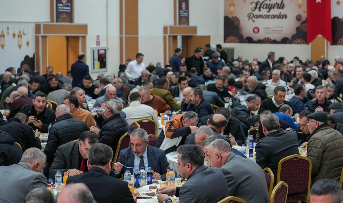 Ankara Keçiören Belediyesi tarafından Mevlana Kültür Merkezi’nde kurulan dev iftar