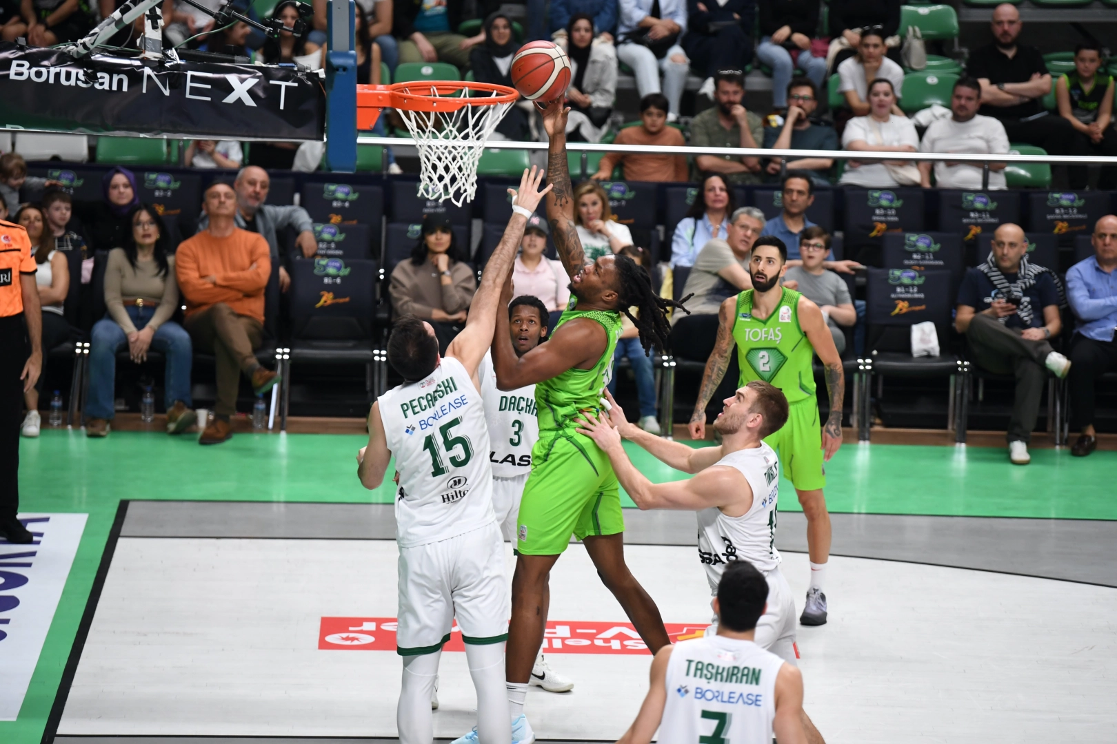 TOFAŞ Basketbol Takımı, ligin 21. haftasında sahasında Darüşşafaka Lassa’yı 111-93’lük